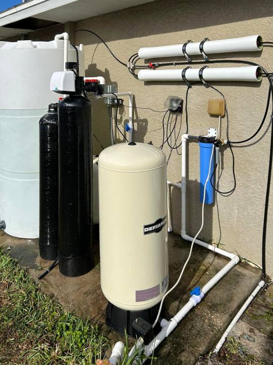 Wall mounted horizontal membrane housings with a pressure tank and filter tanks